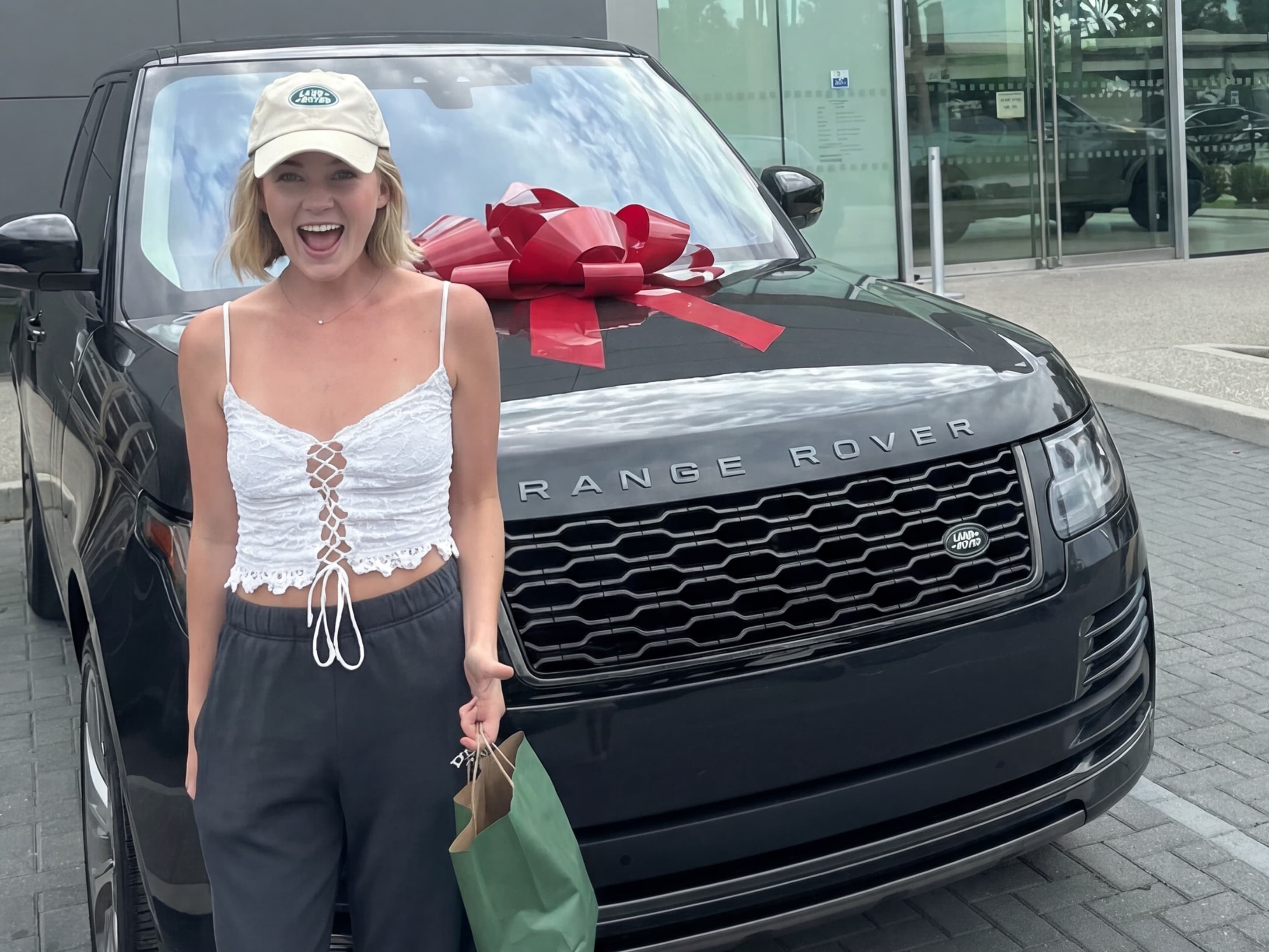 Range Rover pickup with red bow